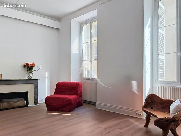 Bureaux 104 m² PAU