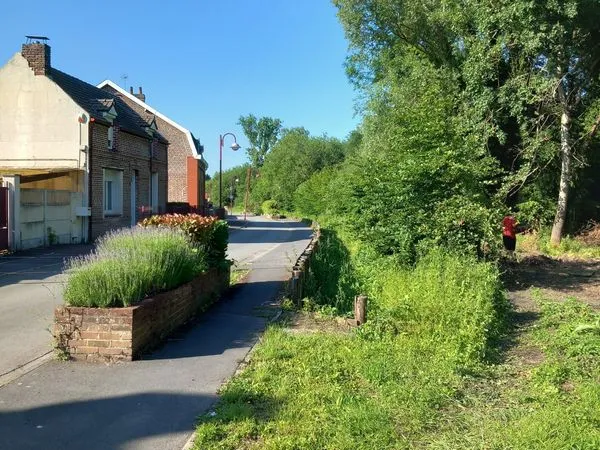Terrain boisé à bâtir -Constructible- environ 1300 m2 sur 59278 Escautpont