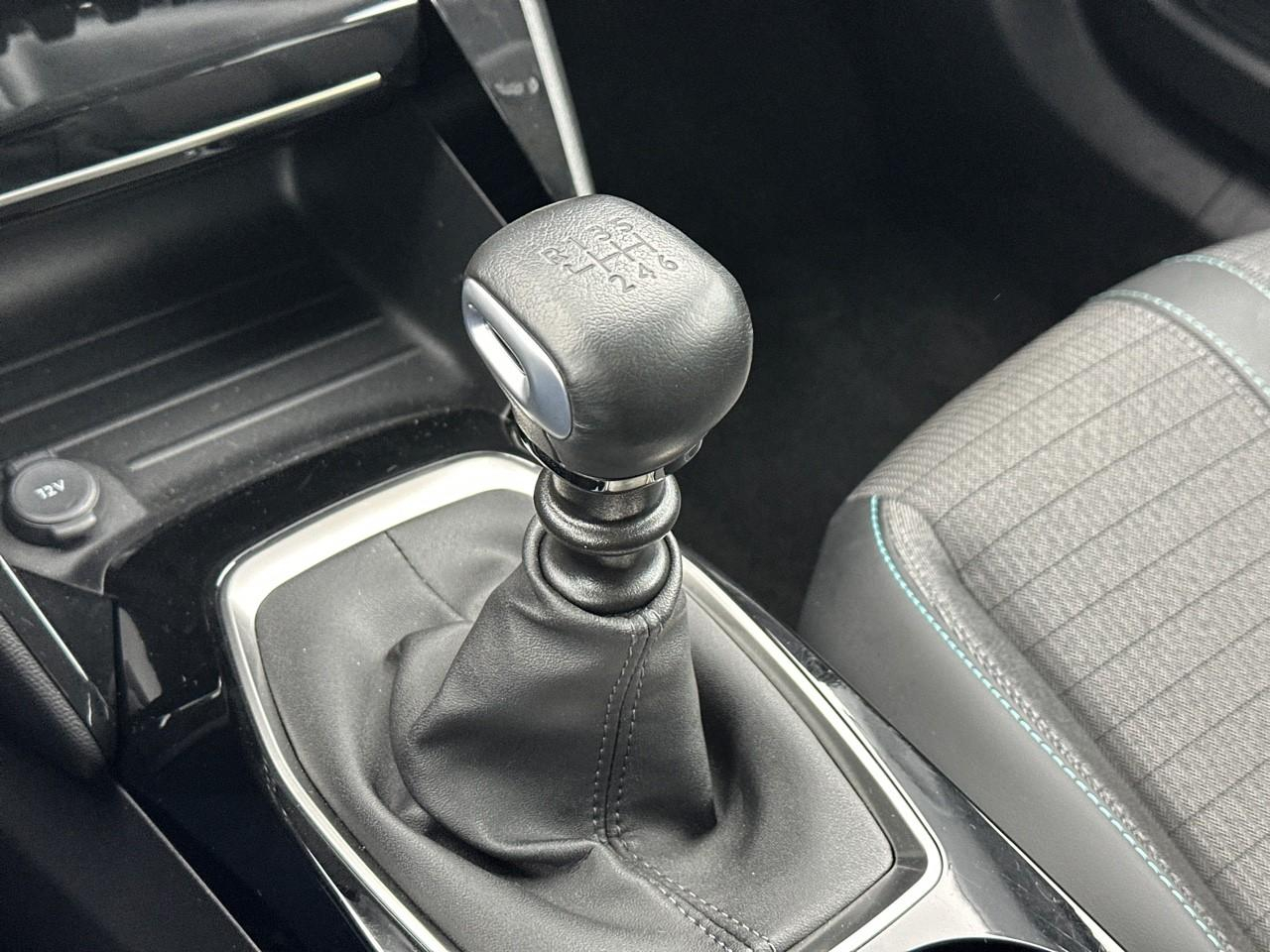 Peugeot 2008 puretech 100 s&s bvm6 allure — photo 30