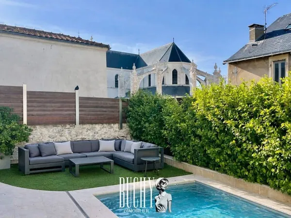 Maison 8 pièces 254 m²