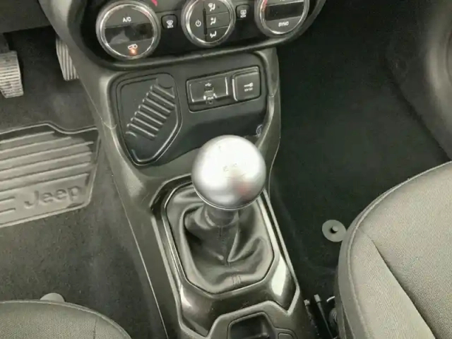 Jeep Renegade 1.6 i e.torq evo s&amp;s 110 ch brooklyn edition — photo 24