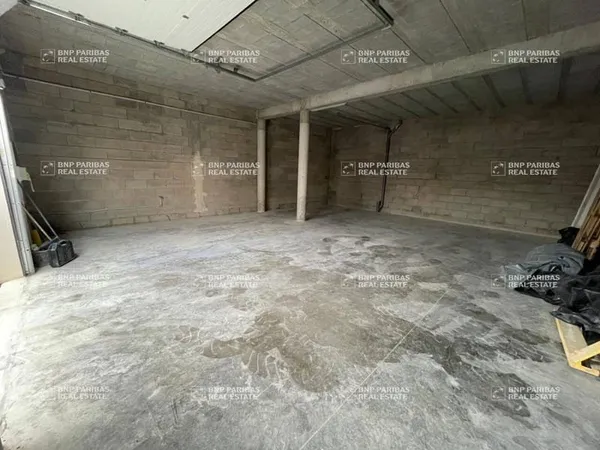 Local d'activité 825 m²
