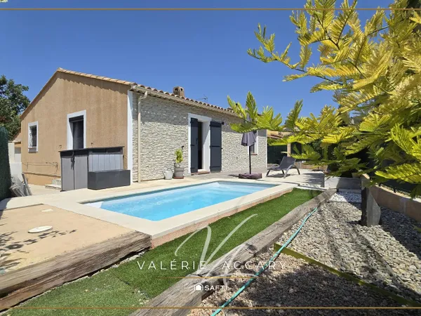 Rocbaron : Maison individuelle de 87 m² sur un terrain de 400 m² avec 3 chambres, piscine, garage...