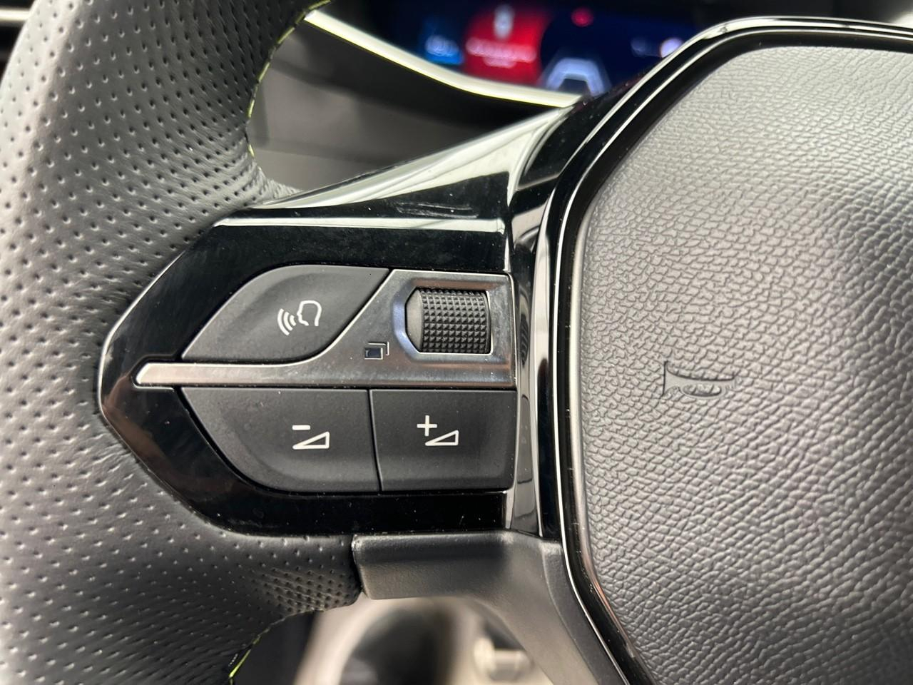 Peugeot 208 puretech 100 s&s bvm6 gt — photo 24