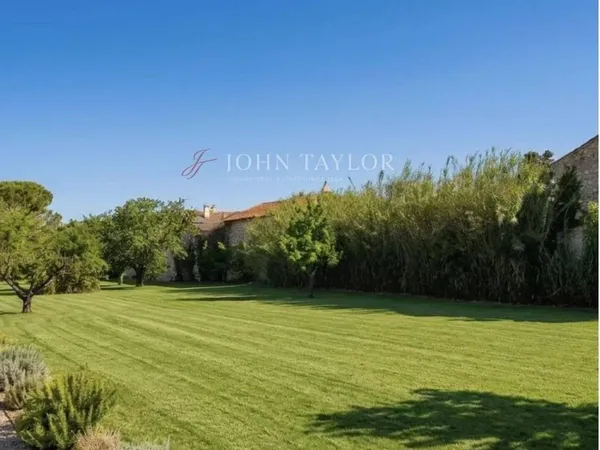 Terrain 2426 m²