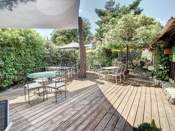 A VENDRE Murs commerciaux restaurant Tourtour 5 pièces 210 m²