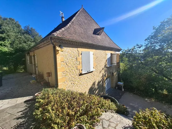 Maison en pierre vue dominante sans vis à vis
