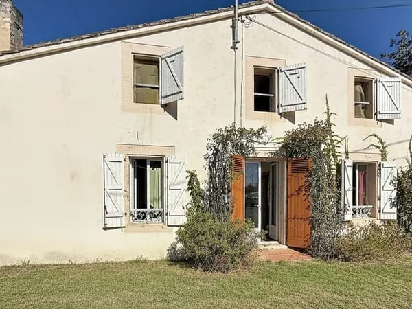 Maison de charme- 150m² habitables- Nombreuses dépendances Ter