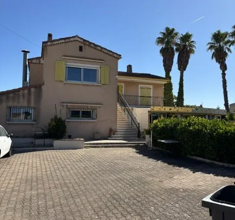 Local 900 m² Marignane