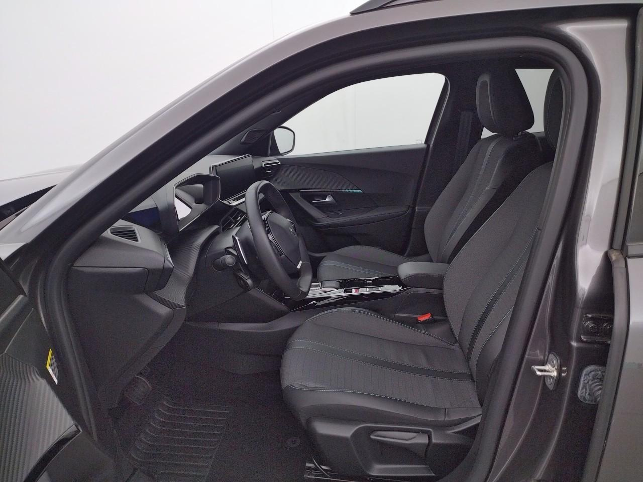 Peugeot 2008 puretech 130 s&s eat8 allure pack — photo 10