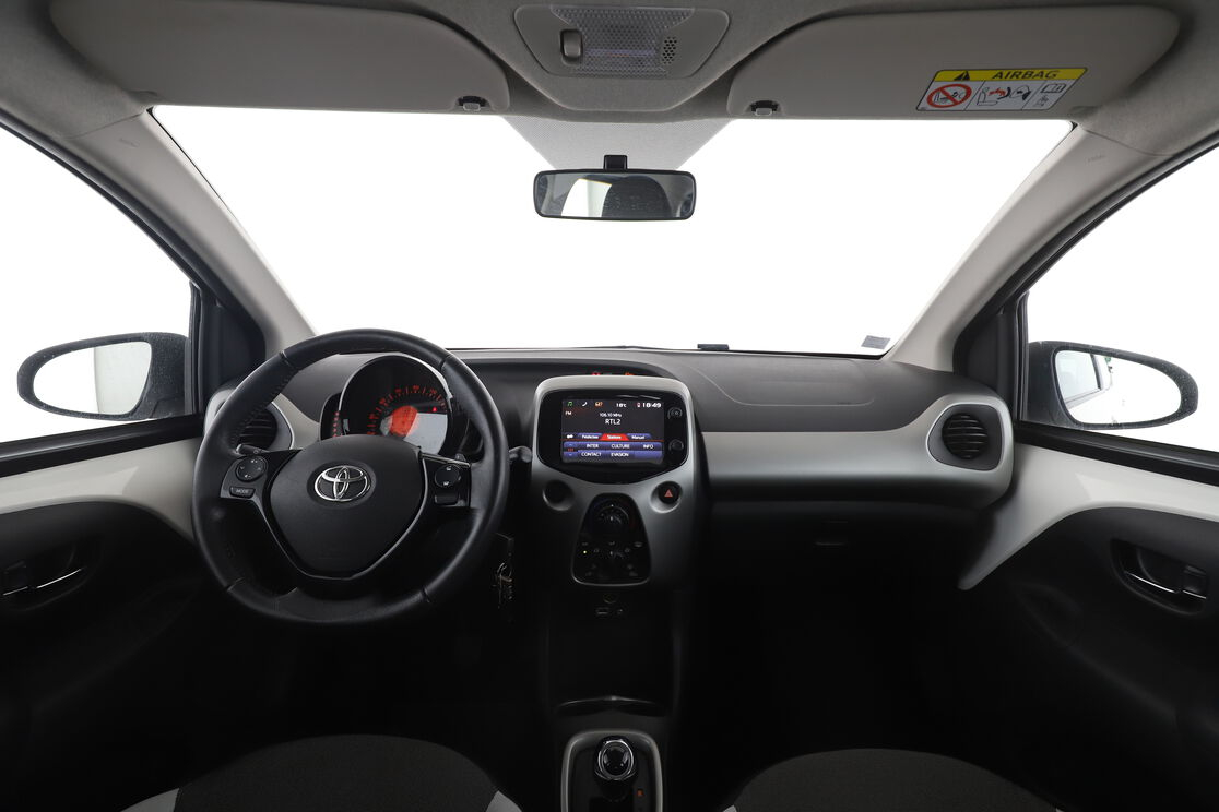 Toyota Aygo 1.0 VVT-i X-Play X-Shift — photo 11