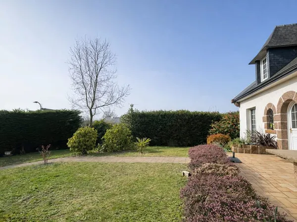 Maison familiale 5 chambres / Terrain 808 m² / Châteaugiron