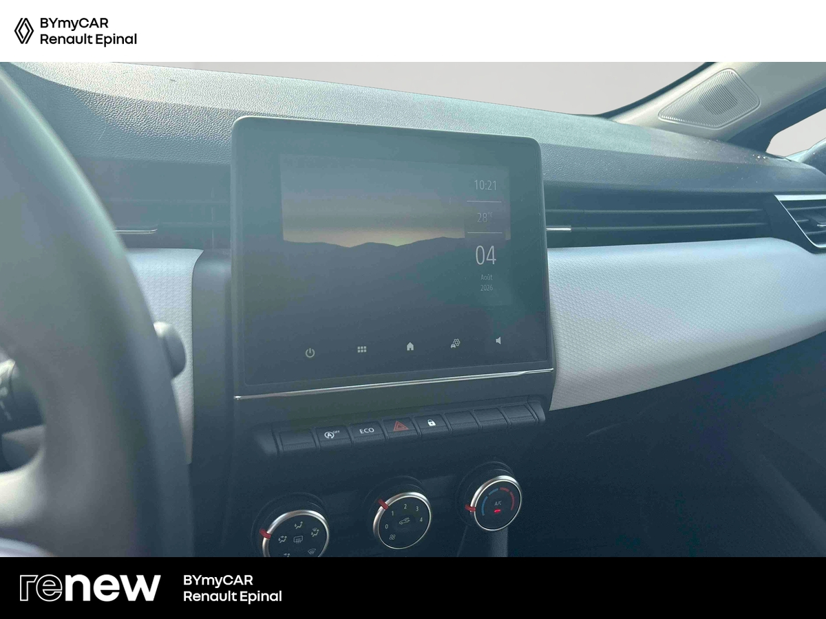 Renault Clio TCe 90 — photo 16