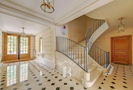 Appartement 6 pièces 182 m²