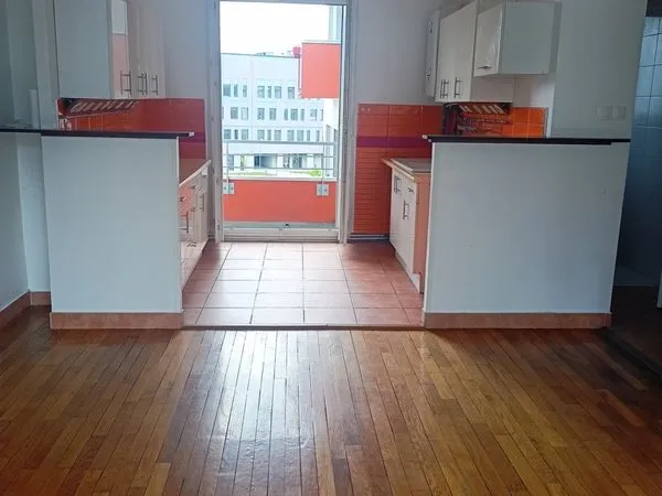 Appartement 57m2 rue Mallifaud, ancien rénové, 2 chambres, balcon