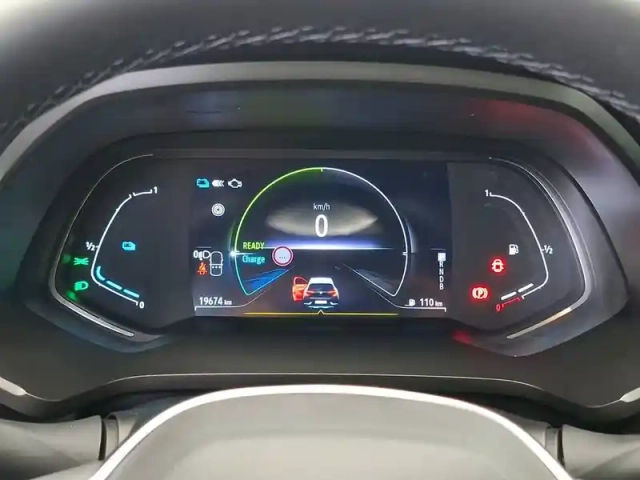 Renault Captur e-tech 145 - 21 — photo 21
