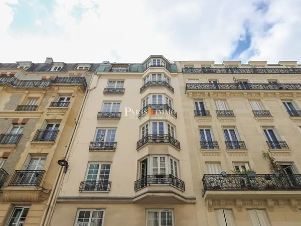 Paris 18e - 2 Pièces dernier étage - Rue Championnet