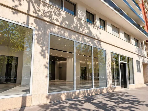 Local commercial à louer de 472m2