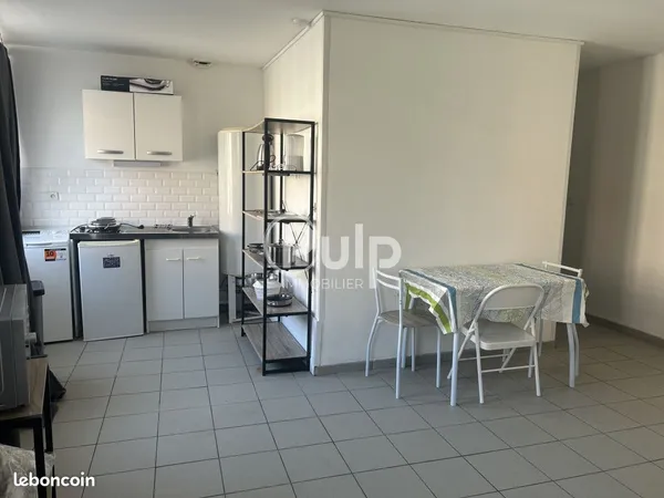 Studio 1 pièce 27 m²