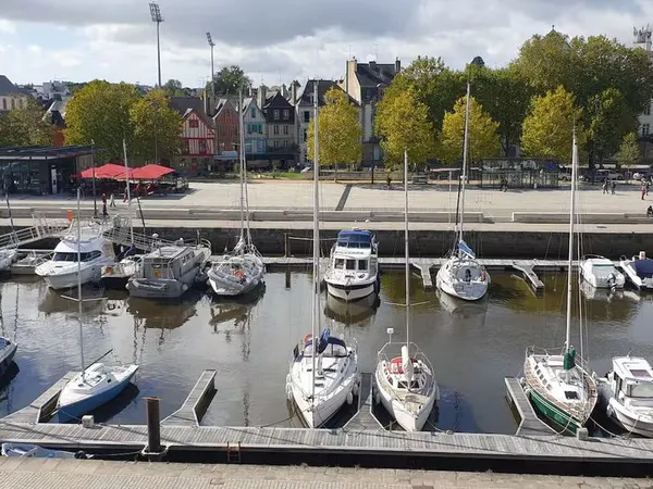 T2 meublé avec magnifique vue port + terrasse + garage