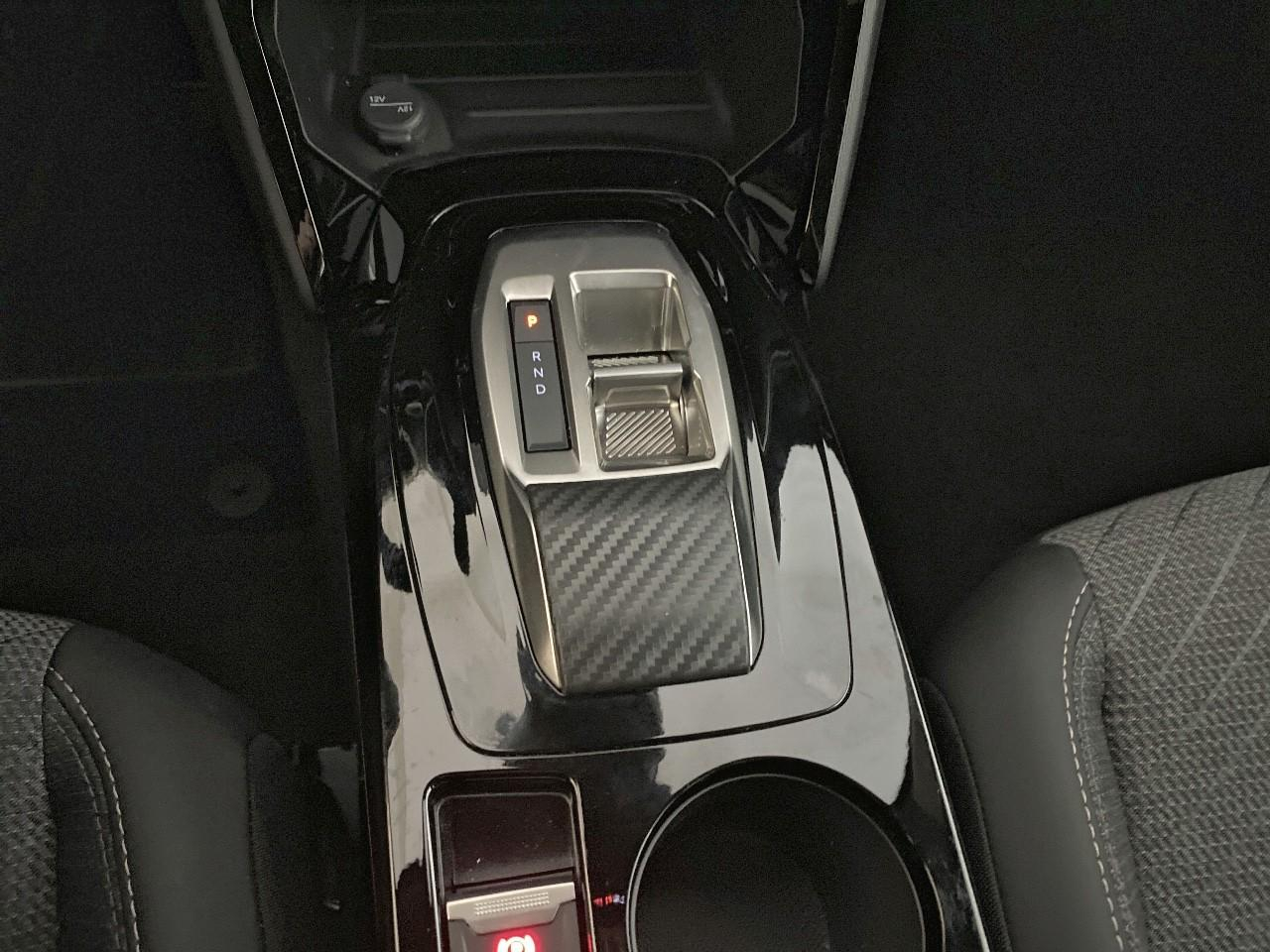Peugeot 2008 hybrid 145 ch e-dcs6 allure — photo 17