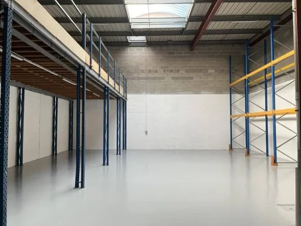 Local d'activité 1253 m²