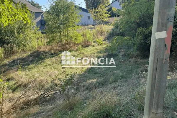 Terrain 650 m²