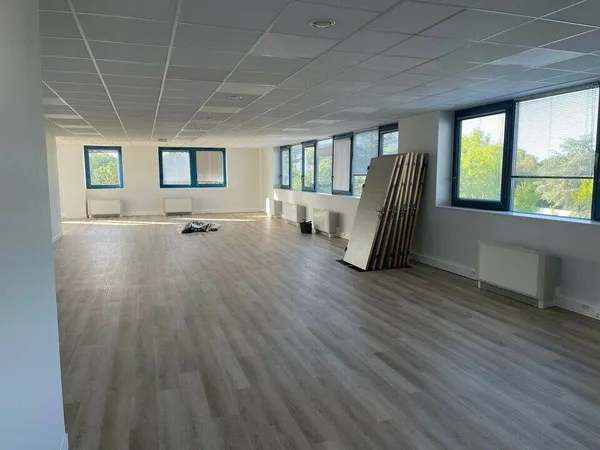 Bureau 192 m²