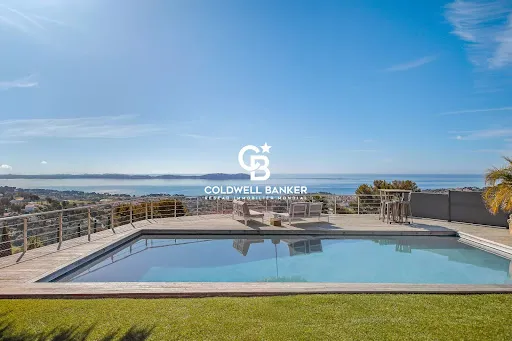 Villa 7 pièces 254 m²