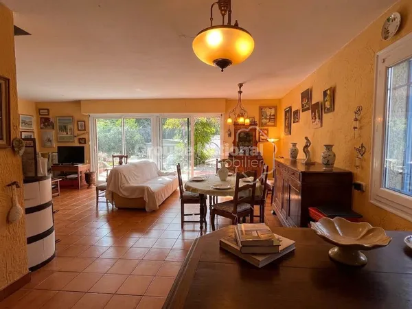 Maison de plein pied avec piscine entourée d'un vaste parc arboré, Aigues Vives 4 pièce(s)