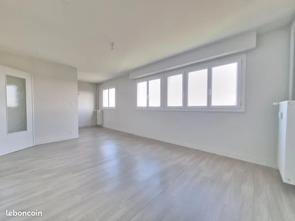 T3 de 63 m² refait à neuf et belle pièce à vivre - Tours sud