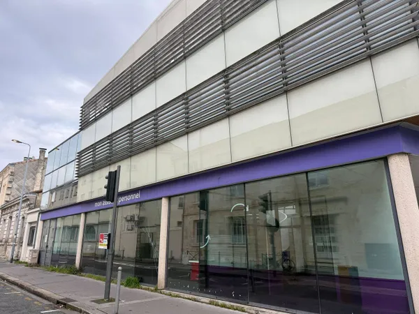 Local commercial 366 m²