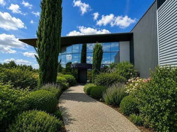 Local d'activité 1692 m²