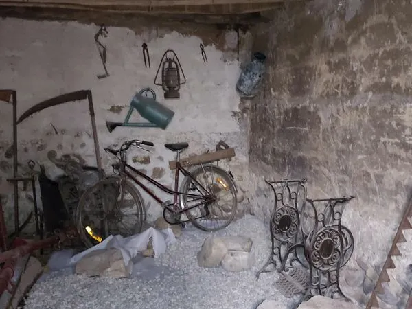 Maison de village tout a réfaire potentiel de 110m avec jardin de 250m environ