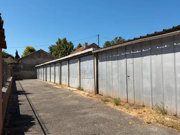 A louer - 12 boxes (environ 190 m2) - Saint Antoine (13015)