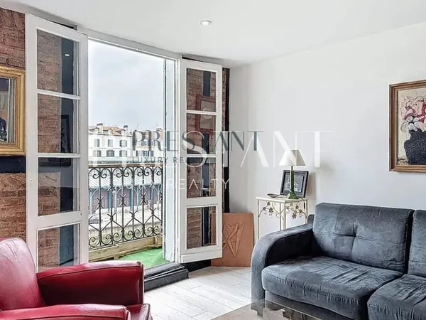 Appartement de charme avec vue sur la Nive au coeur du Petit Bayonne.