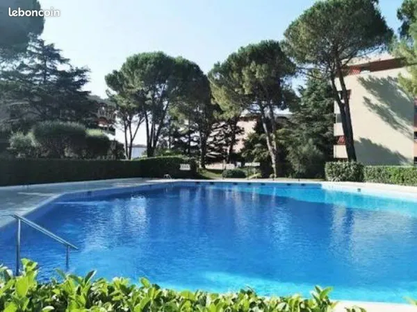 Magnifique studio meublé en rdc résidence avec piscine