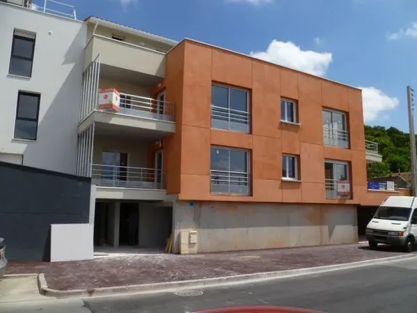 CENON - APPARTEMENT T1 AVEC TERRASSE ET PARKING