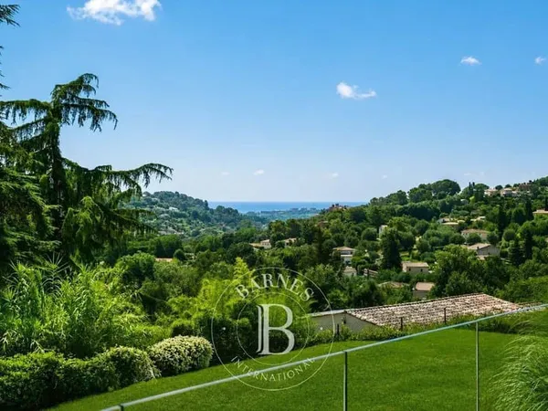 Villa 10 pièces 378 m²
