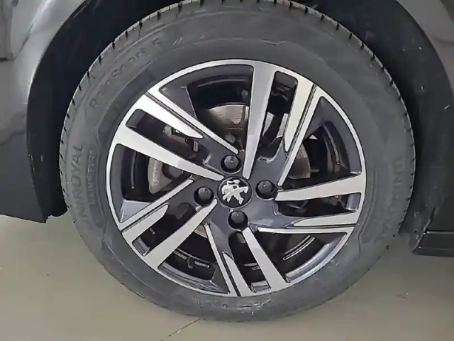 Peugeot 208 puretech 100 s&amp;s eat8 — photo 4