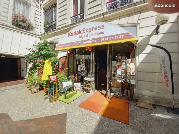 Vente fonds de commerce PARIS CHAMPS ELYSEES emplacement numéro 1 passage important , près métro et 