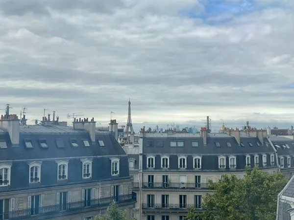 Chambre de bonne vue Tour Eiffel Paris