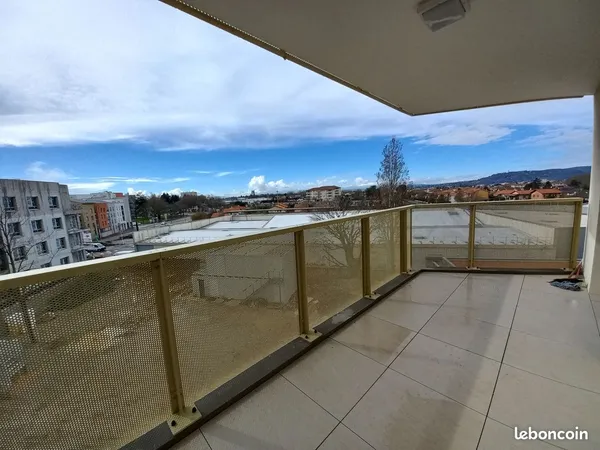 T3 Lumineux 62 m² (2023) avec Balcon 10 m² & Ascenseur — Rillieux Village