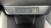 Toyota Yaris 116h Design 5p MY22 — photo 22