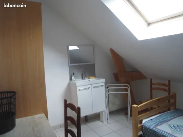 Loue chambre meublée