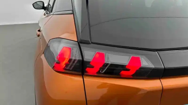 Peugeot 2008 puretech 130 s&amp;s eat8 — photo 103