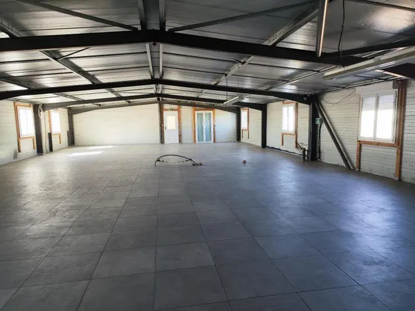 Bureau 250 m²