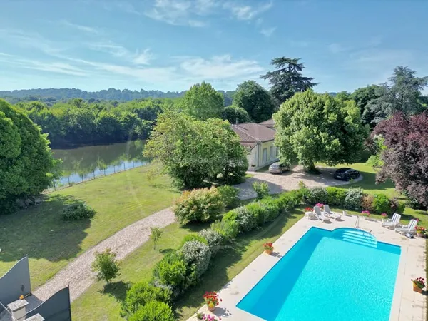 Manoir en bord de rivière, cadre d'exception