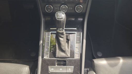 Skoda Superb 1.8 TSI 180 DSG7 - Laurin & Klement – 2016 – 149981 km – Essence – Boîte Automatique — photo 15