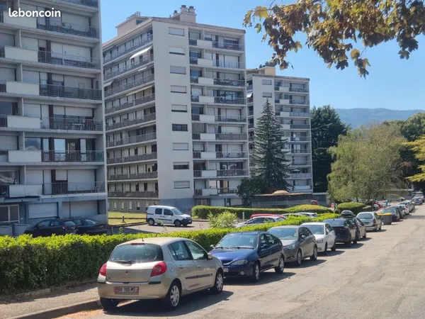 Vend 2 garages fermés et sécurisés